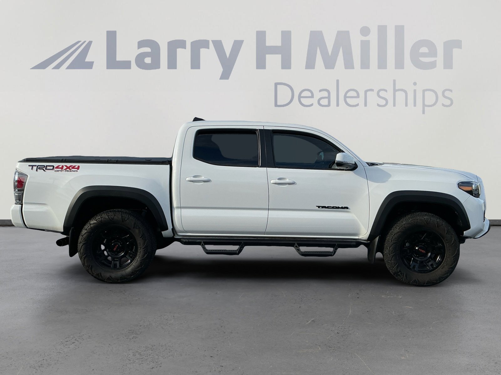 Used 2023 Toyota Tacoma TRD Off-Road image 6