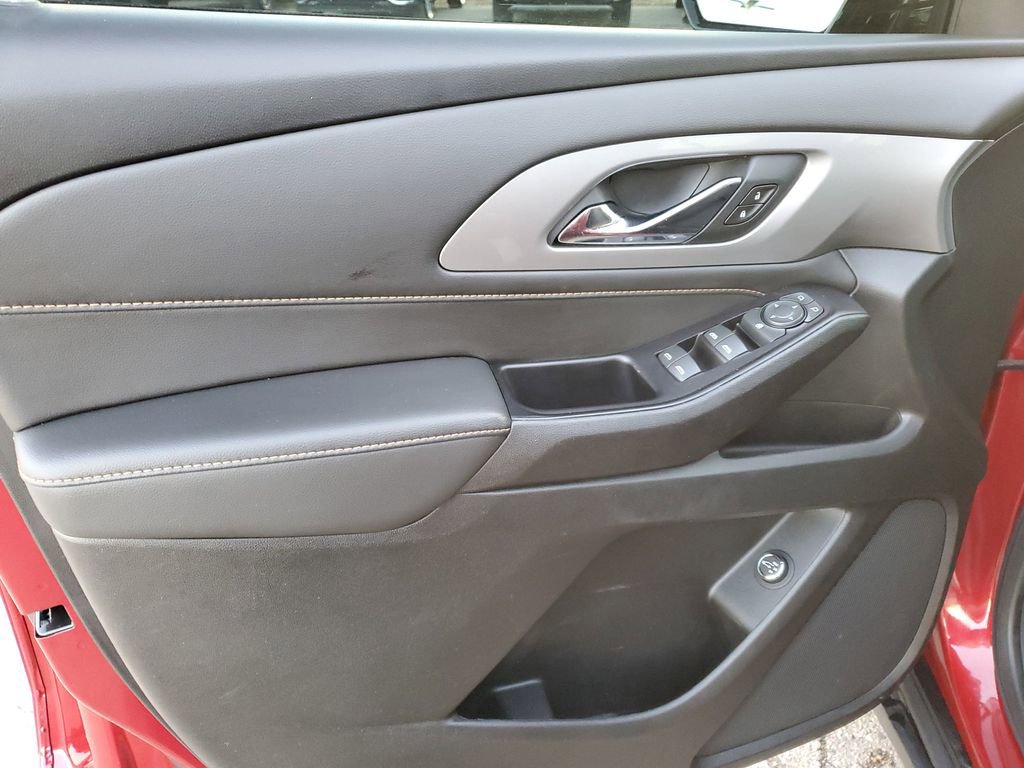 Used 2020 Chevrolet Traverse LT image 25