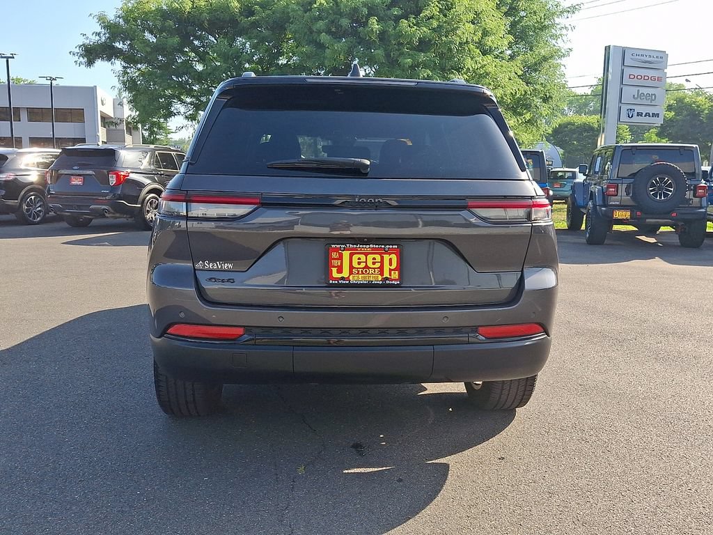 Certified 2023 Jeep Grand Cherokee Altitude AWD/4WD image 5