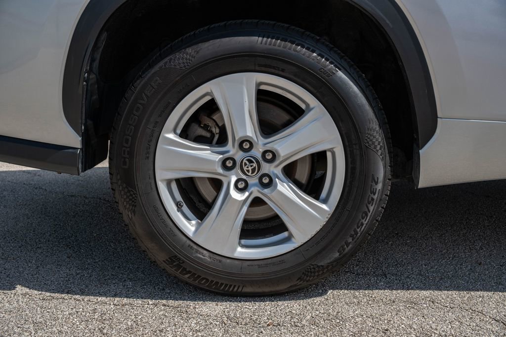 Used 2021 Toyota Highlander L FWD image 10