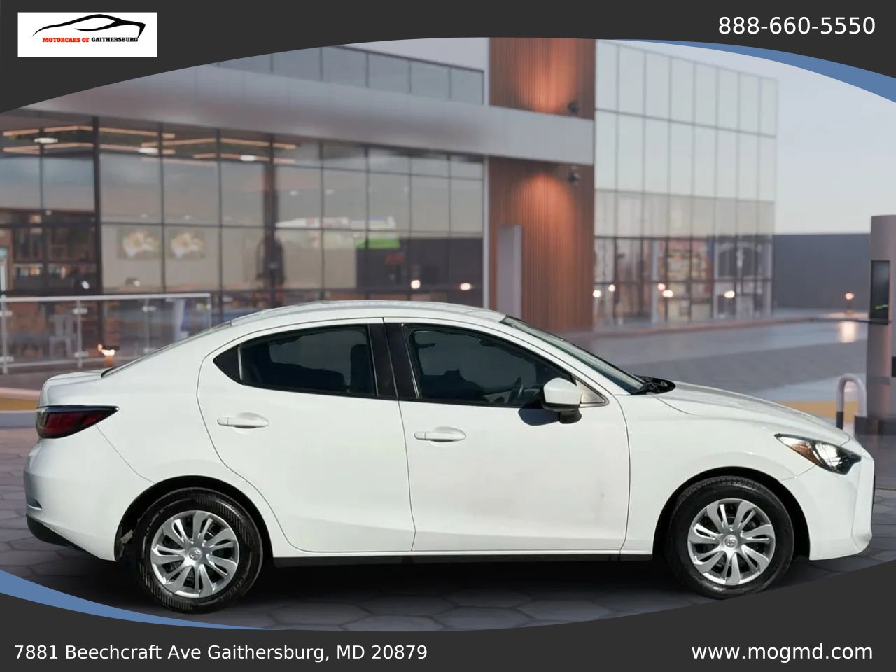 Used 2019 Toyota Yaris L image 13