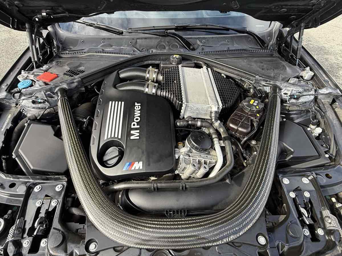 Used 2018 BMW M4 Convertible w/ Competition Package image 25