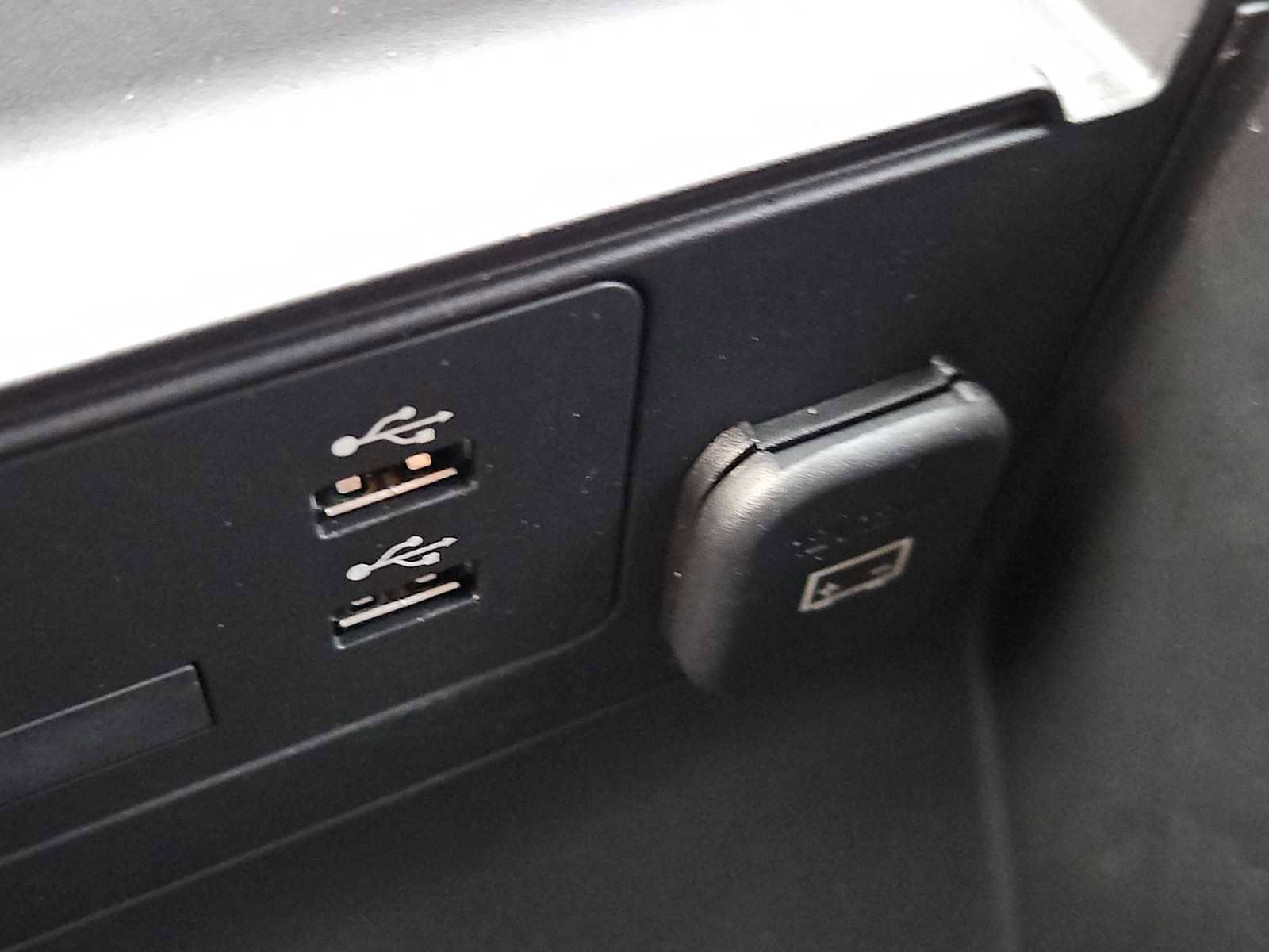 Used 2023 MAZDA MAZDA3 s image 30