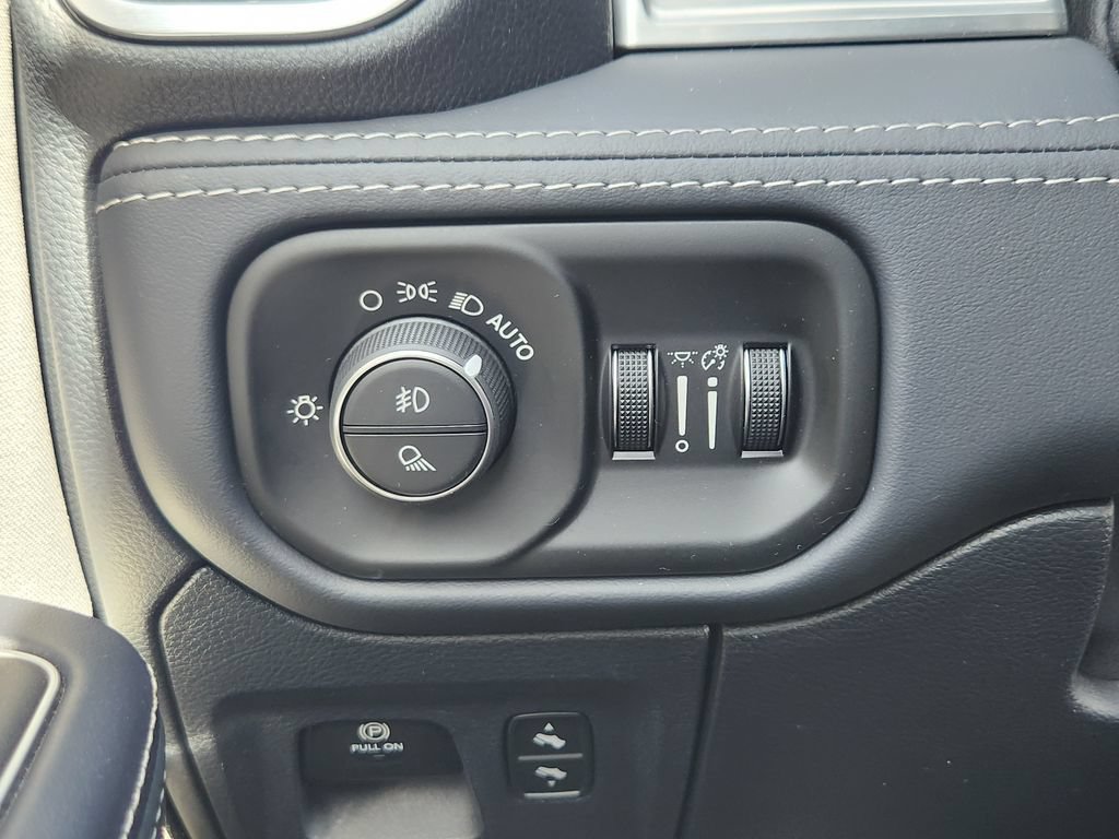 Used 2022 RAM 1500 Limited AWD/4WD image 13