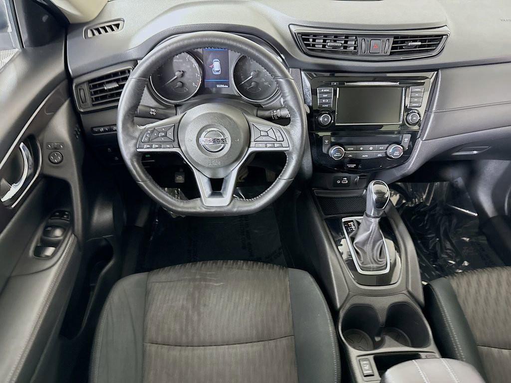 Used 2018 Nissan Rogue SV w/ Sun & Sound Touring Package image 3
