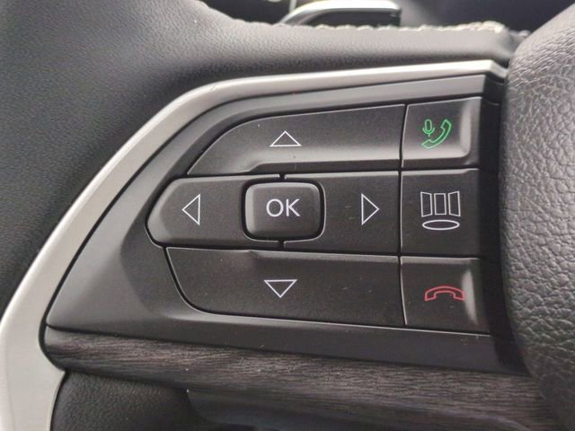 Used 2023 Jeep Grand Cherokee Limited w/ Black Appearance Package image 25