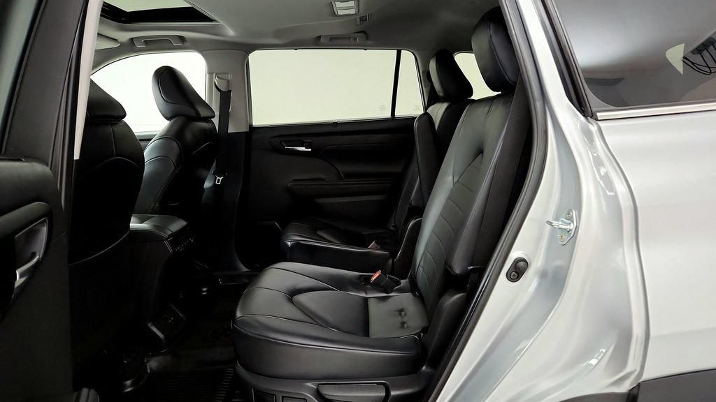 Certified 2024 Toyota Highlander XLE AWD/4WD image 15