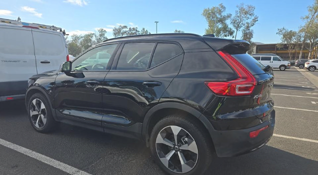 Used 2026 Volvo XC40 B5 Plus AWD/4WD image 6
