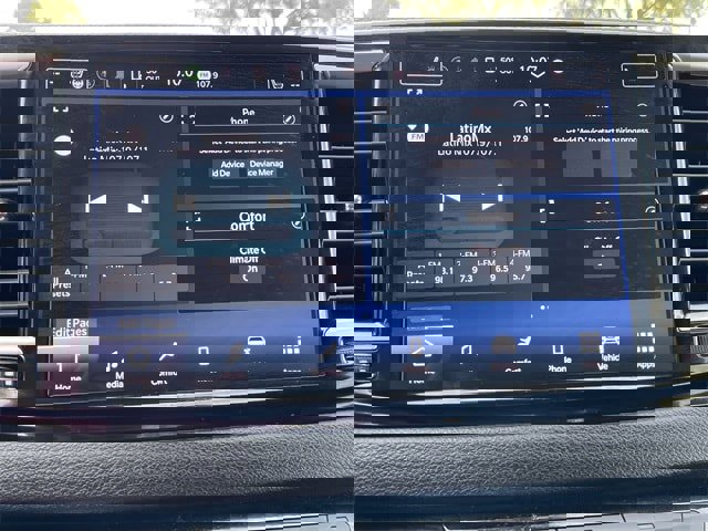 Used 2024 Chrysler Pacifica Touring-L image 16