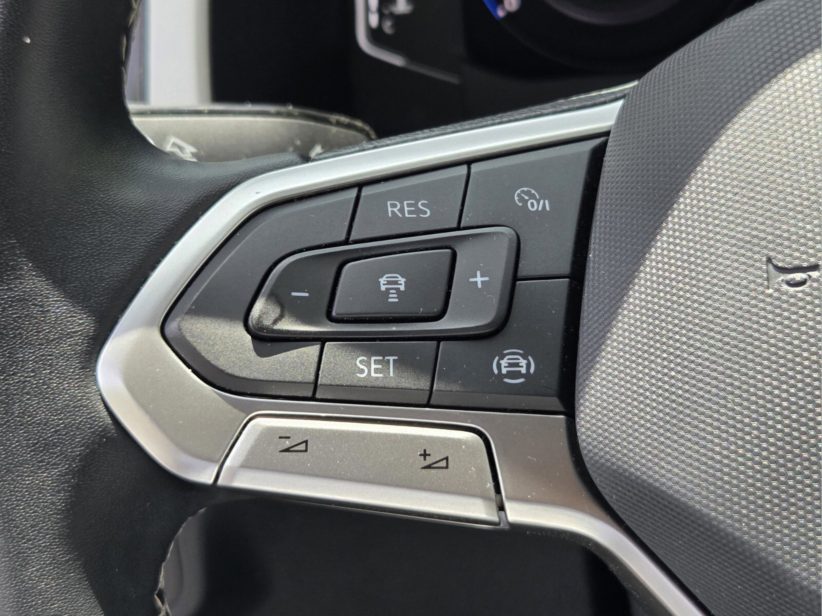Used 2022 Volkswagen Atlas SE FWD image 24