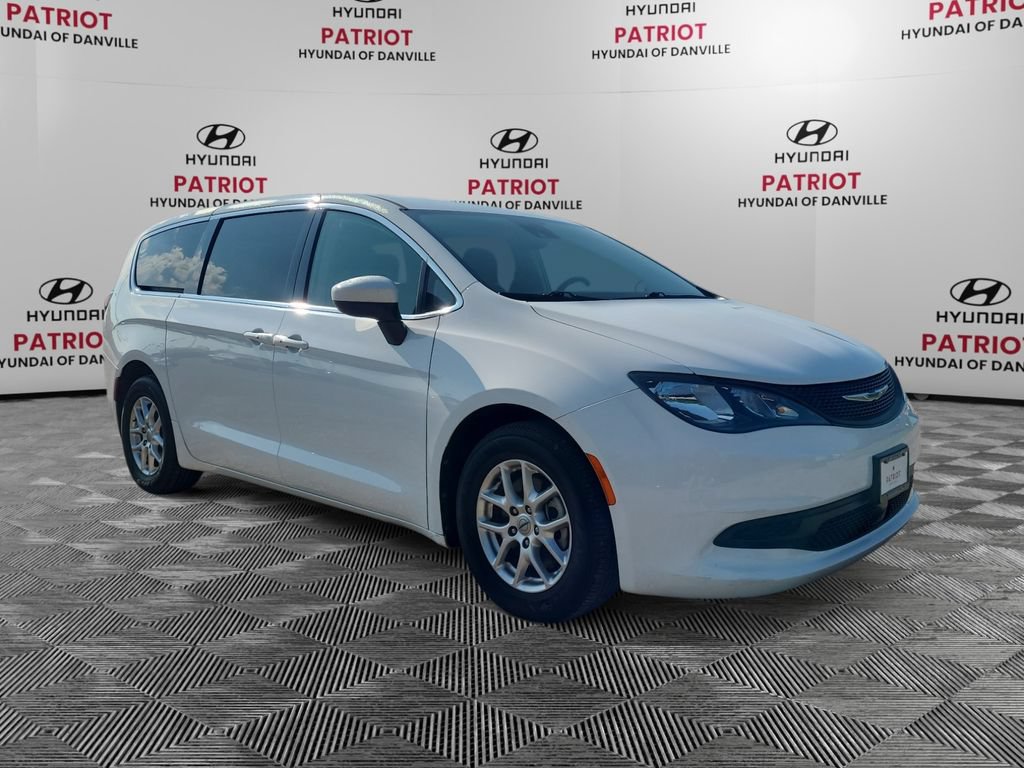 Used 2023 Chrysler Voyager LX FWD image 1