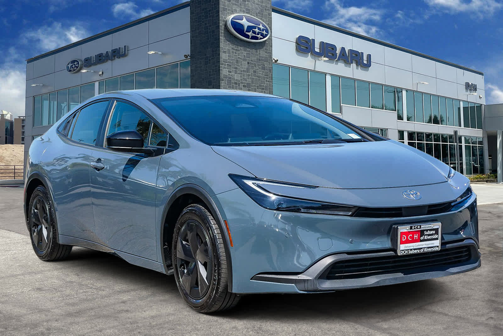 Used 2024 Toyota Prius LE FWD image 3