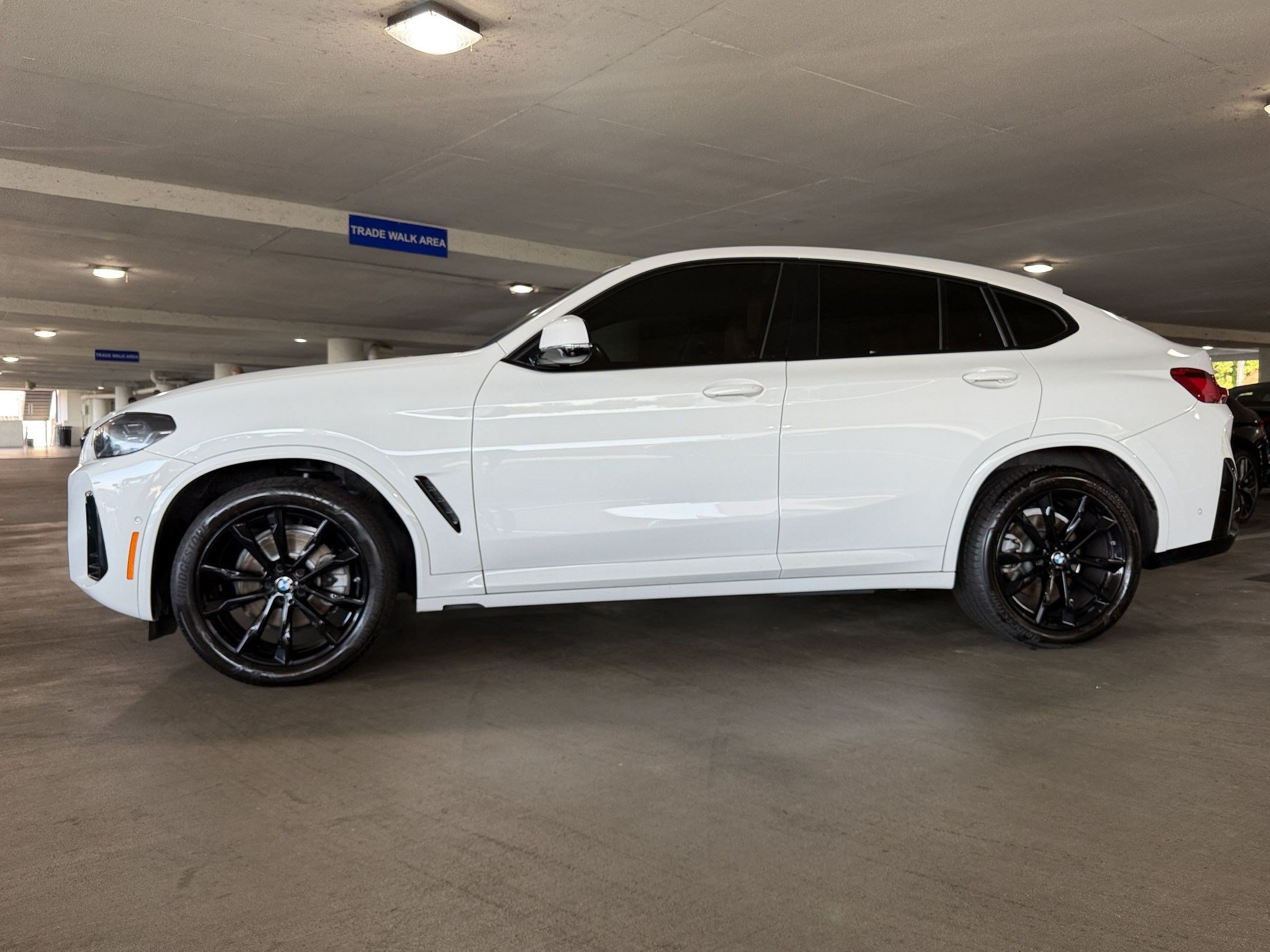 Used 2023 BMW X4 xDrive30i w/ M Sport Package AWD/4WD image 2