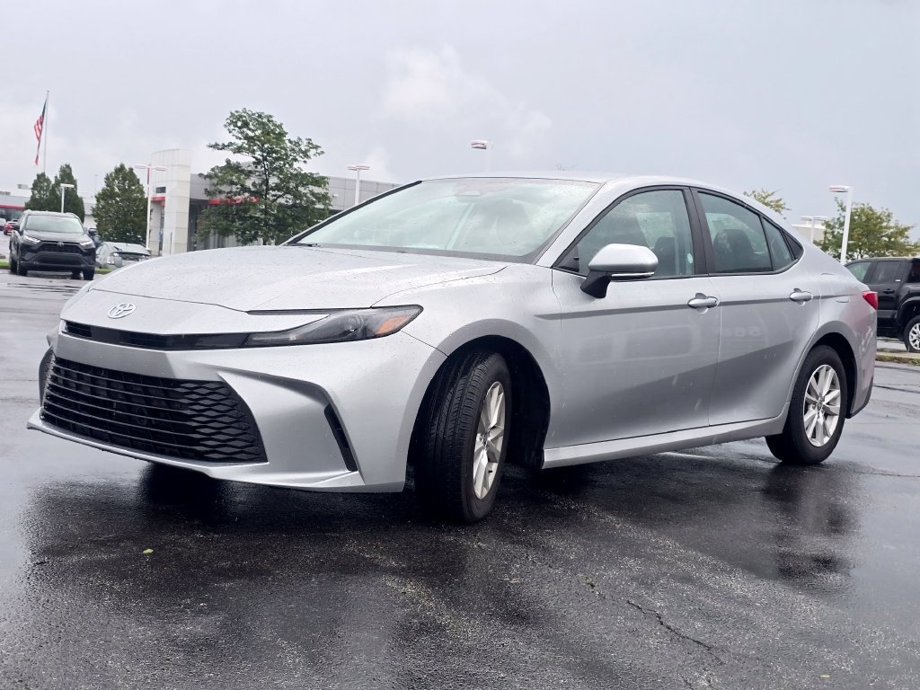 Used 2025 Toyota Camry LE FWD image 11