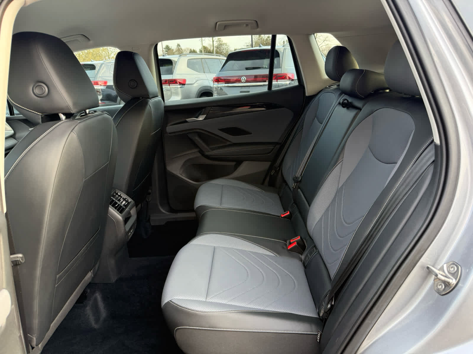 Certified 2025 Volkswagen Tiguan SE image 17