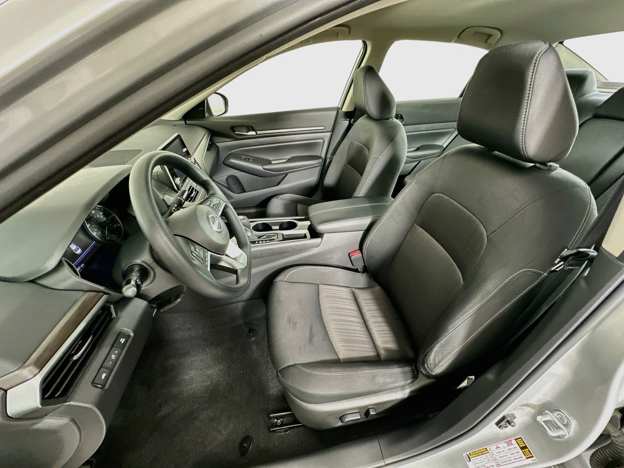Used 2024 Nissan Altima 2.5 SV FWD image 13