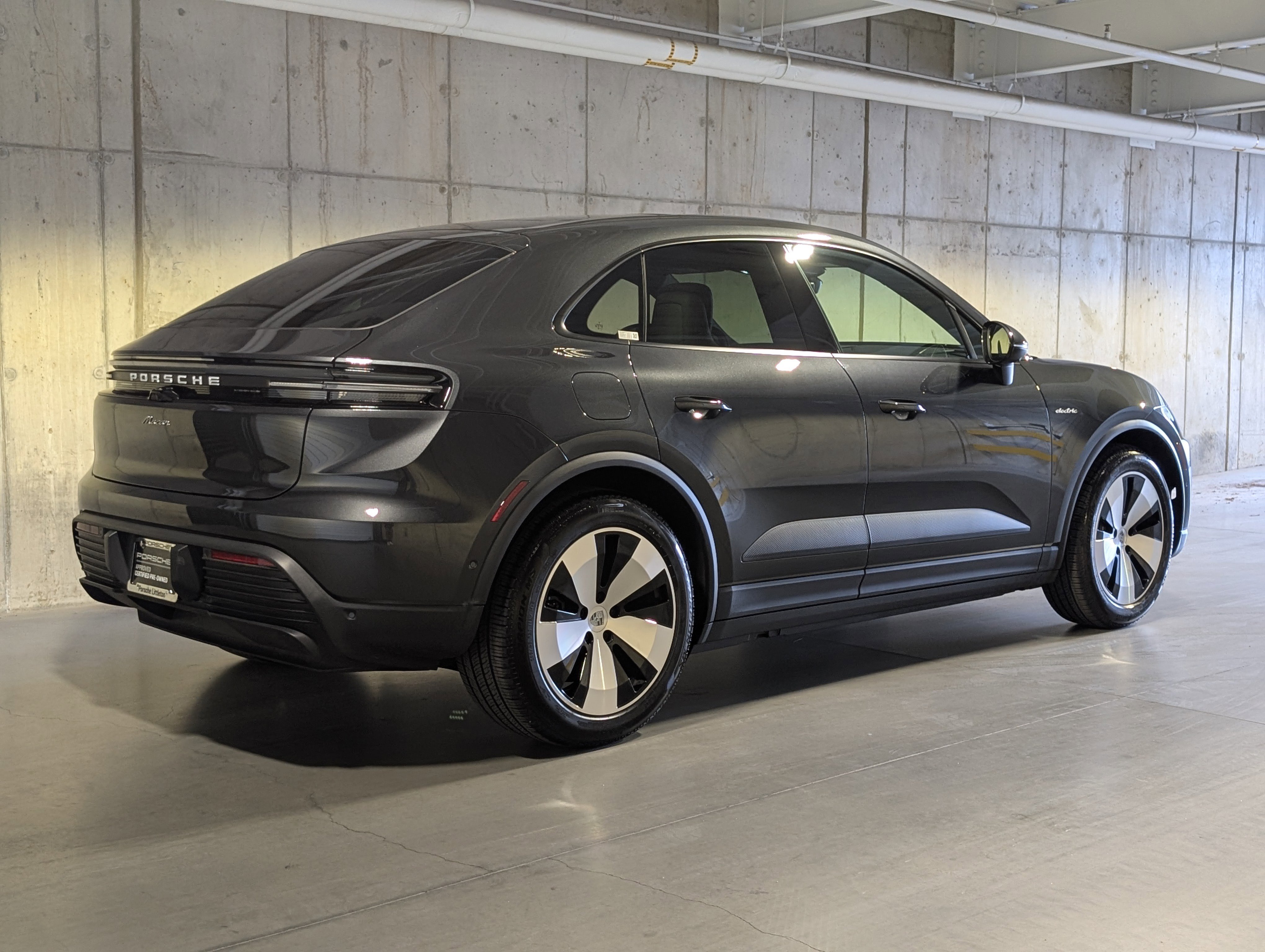 Certified 2025 Porsche Macan Electric image 9
