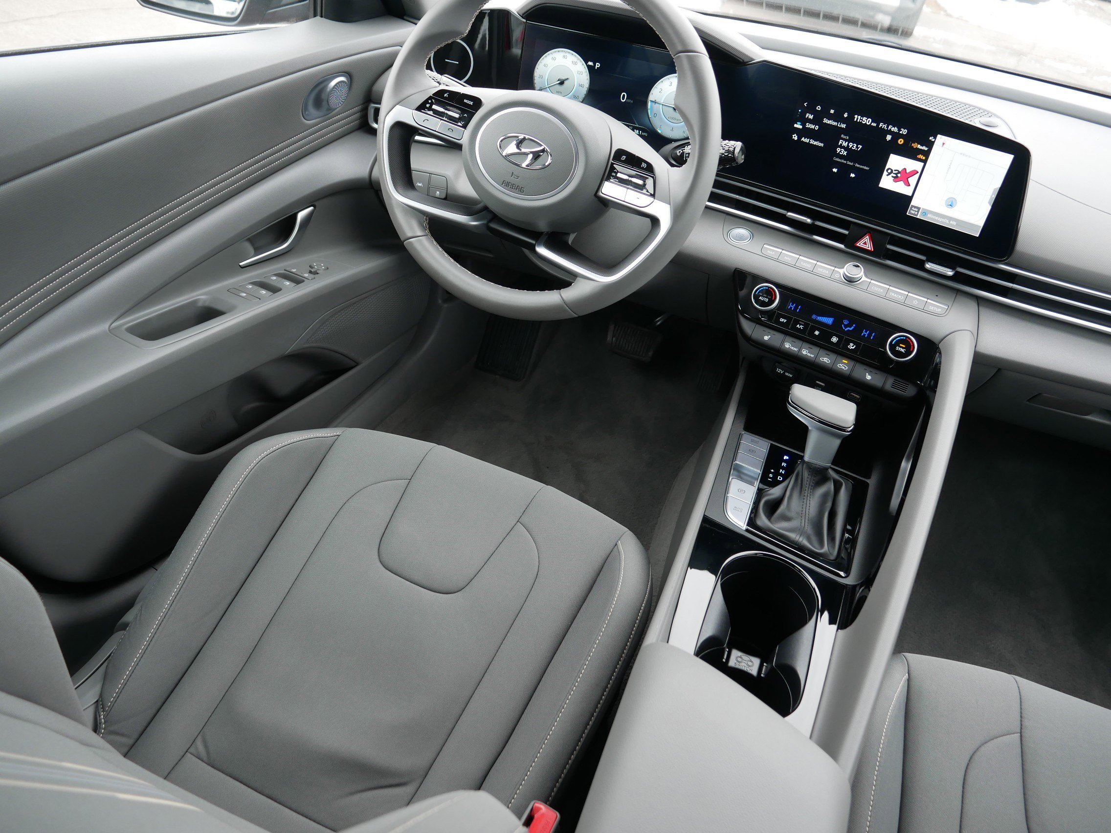 Used 2023 Hyundai Elantra SEL w/ Convenience Package image 9