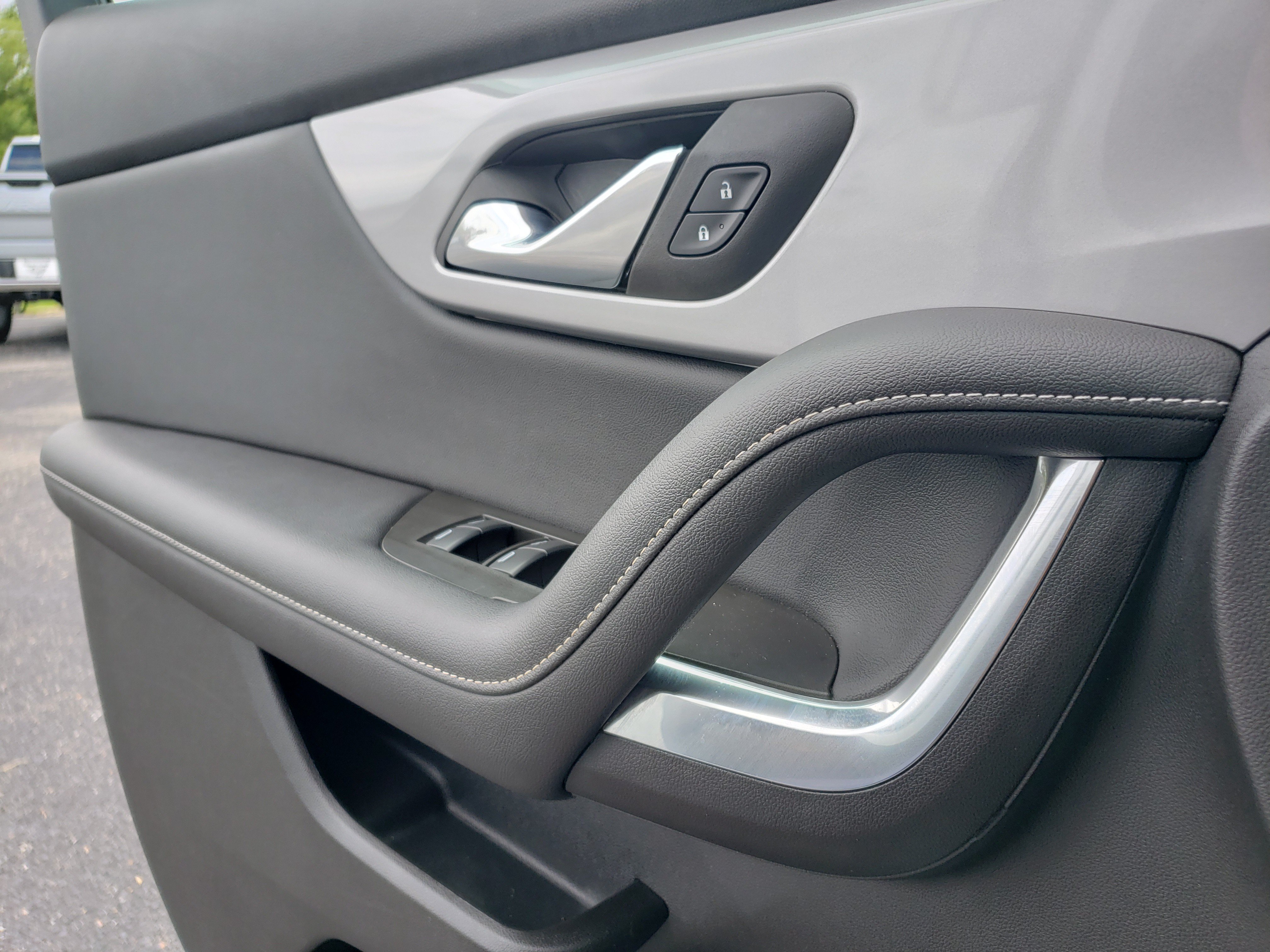 Used 2024 Chevrolet Blazer LT w/ LPO, Floor Liner Package FWD image 13