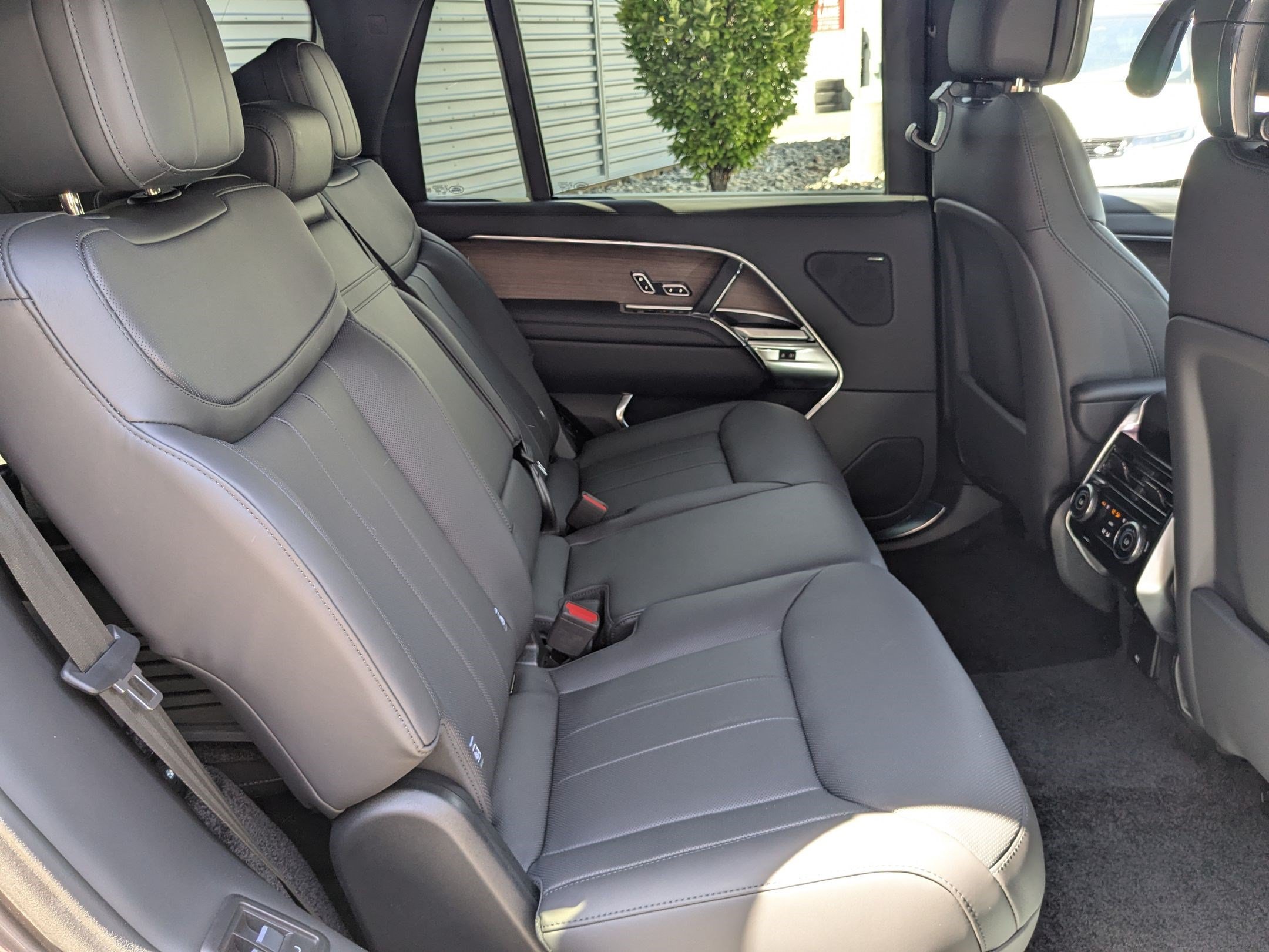 New 2026 Land Rover Range Rover Long Wheelbase SE AWD/4WD image 31