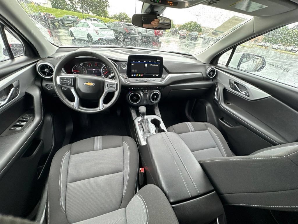 Used 2025 Chevrolet Blazer LT FWD image 7