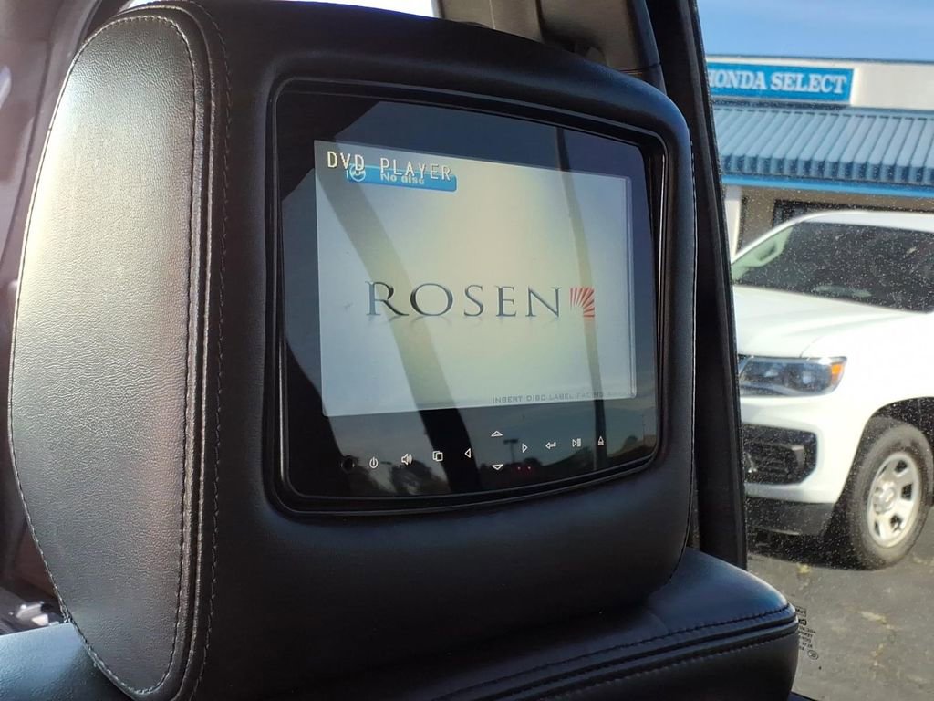 Used 2017 Lincoln Navigator L Select RWD image 8