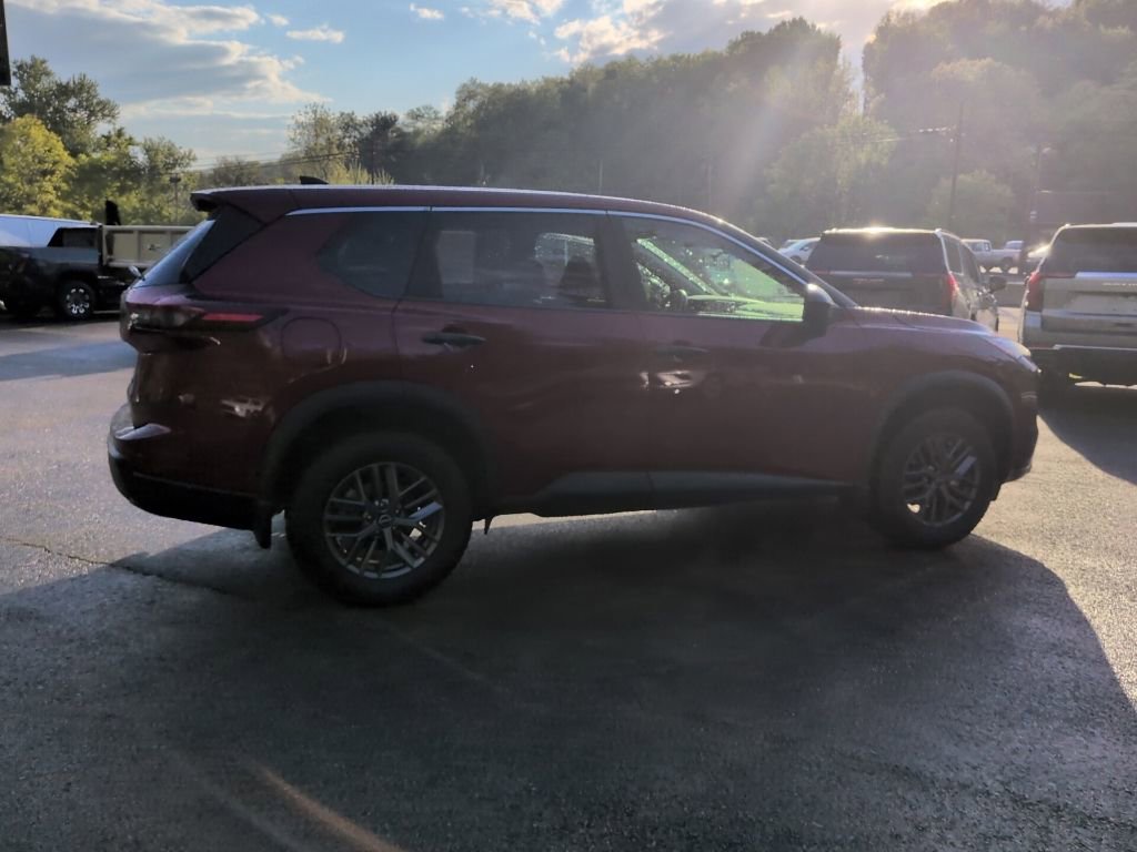 Used 2025 Nissan Rogue S AWD/4WD image 10