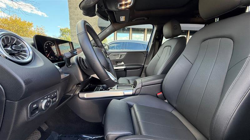 Used 2024 Mercedes-Benz GLB 250 4MATIC image 8