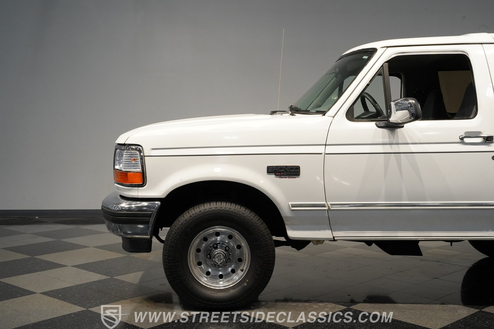 Used 1995 Ford Bronco XLT AWD/4WD image 24