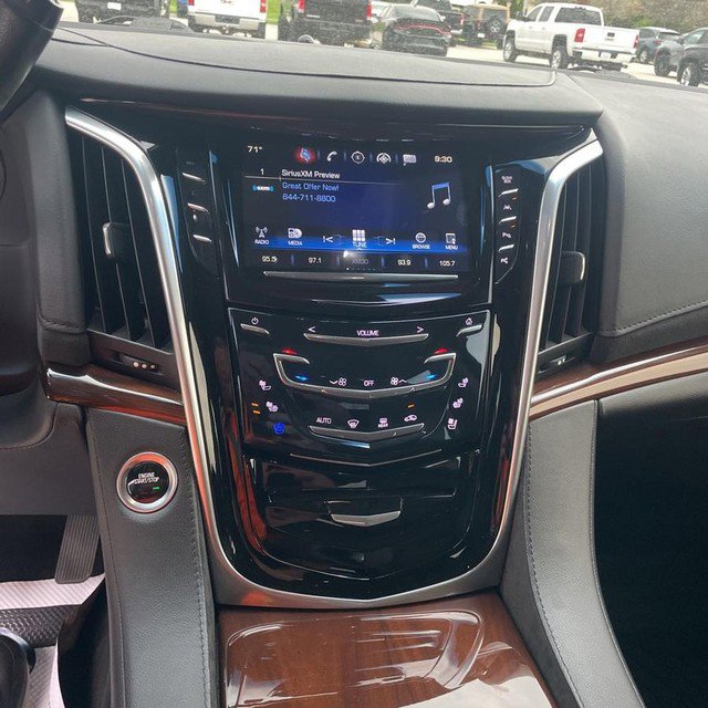 Used 2019 Cadillac Escalade Luxury image 15