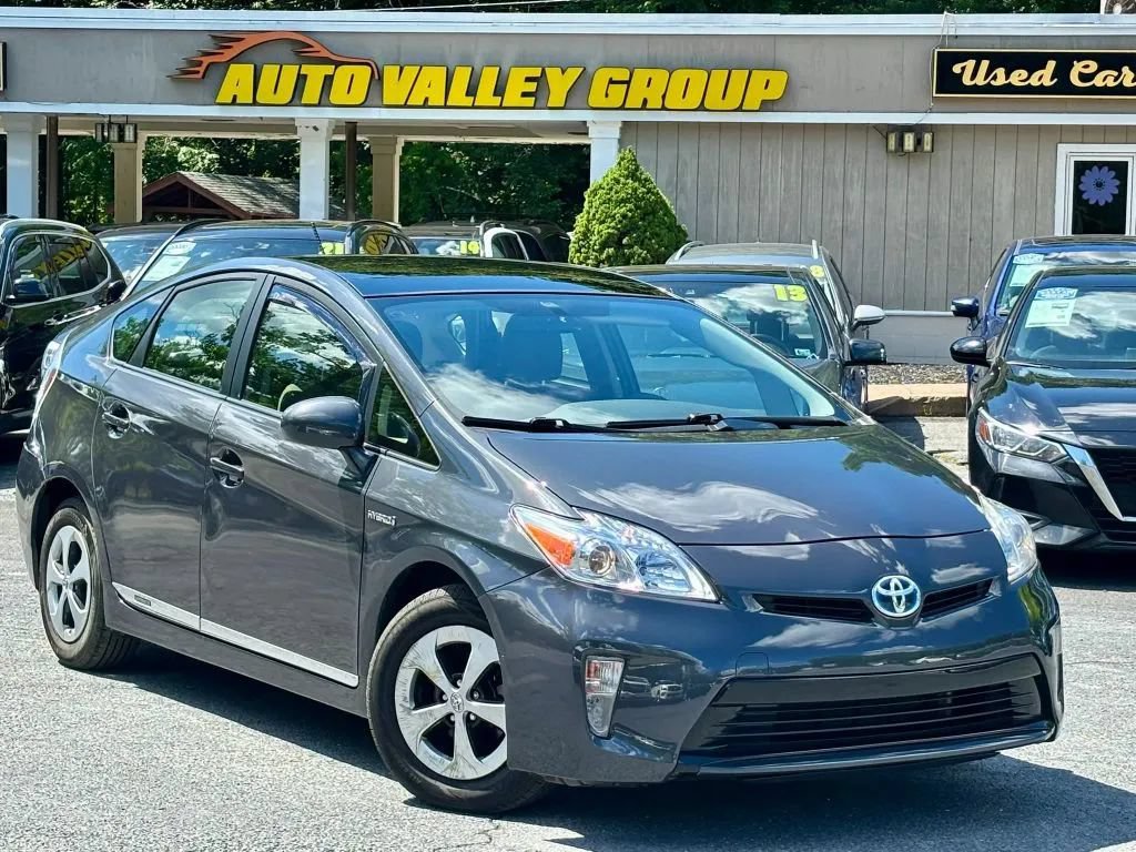 Used 2015 Toyota Prius Three w/ Solar Roof Package FWD image 1
