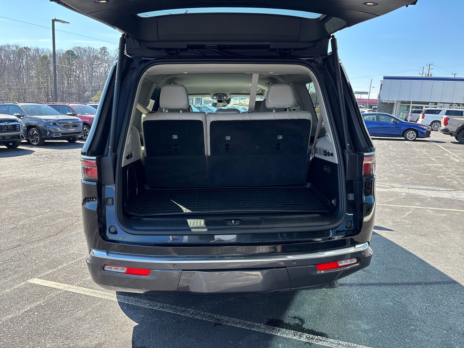 Used 2022 Jeep Wagoneer Series III w/ Flexible Seating Group image 58