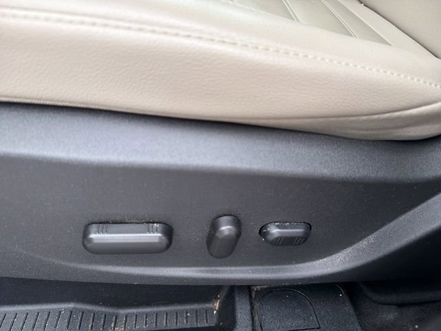 Used 2017 Ford C-MAX Energi Titanium w/ Equipment Group 501A image 15