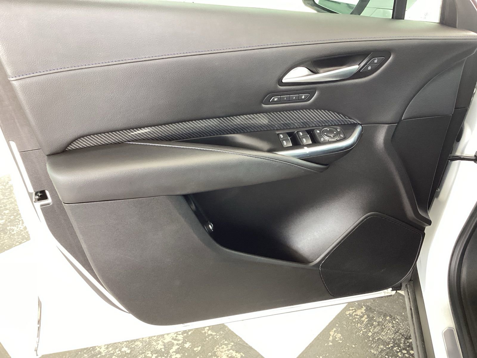 Used 2024 Cadillac XT4 Sport w/ Technology Package image 21