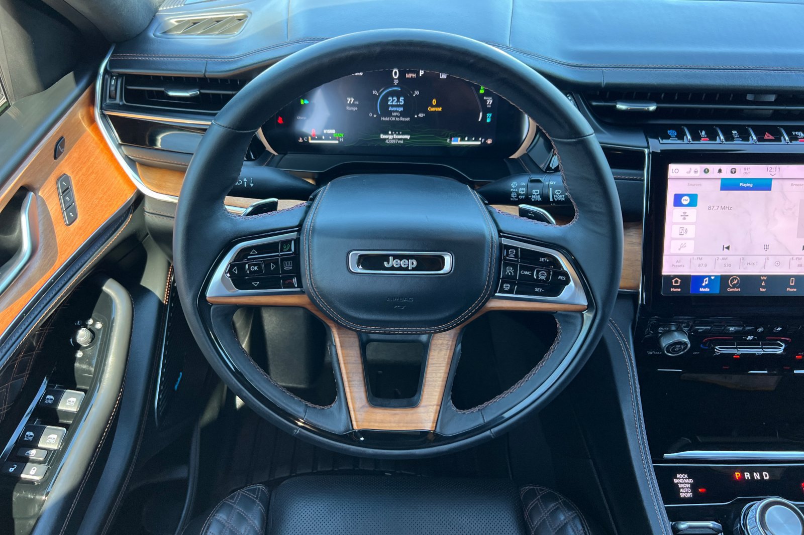 Used 2023 Jeep Grand Cherokee Summit AWD/4WD image 16