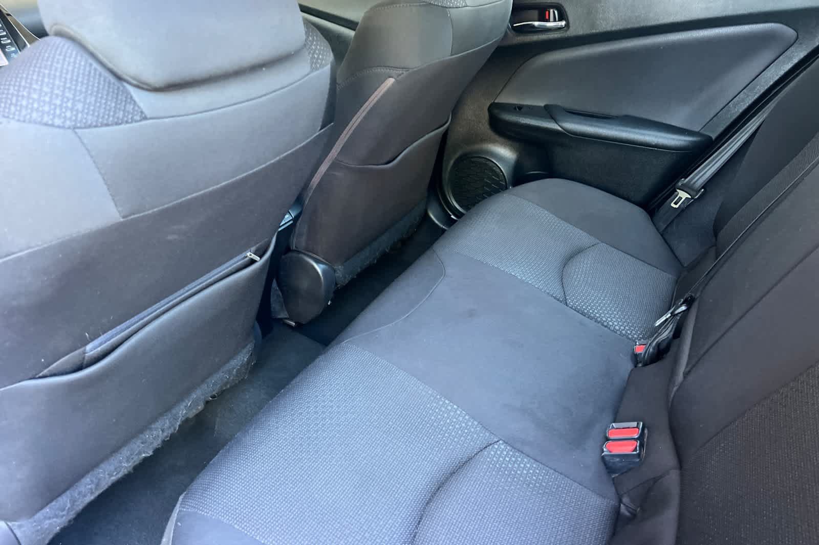 Used 2021 Toyota Prius LE FWD image 4
