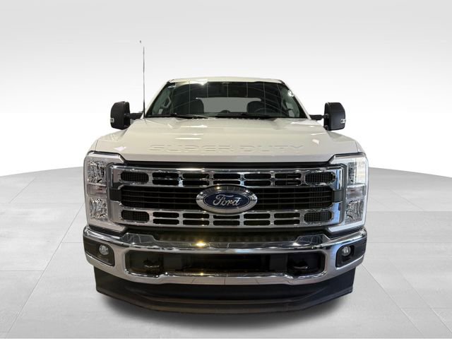 Used 2025 Ford F250 XLT image 2