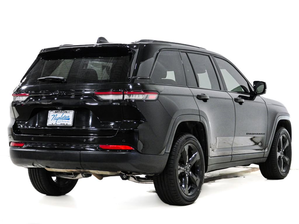 Used 2024 Jeep Grand Cherokee Limited w/ Luxury Tech Group II image 7