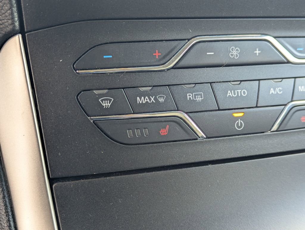 Used 2019 Ford Edge SEL w/ Equipment Group 201A AWD/4WD image 16