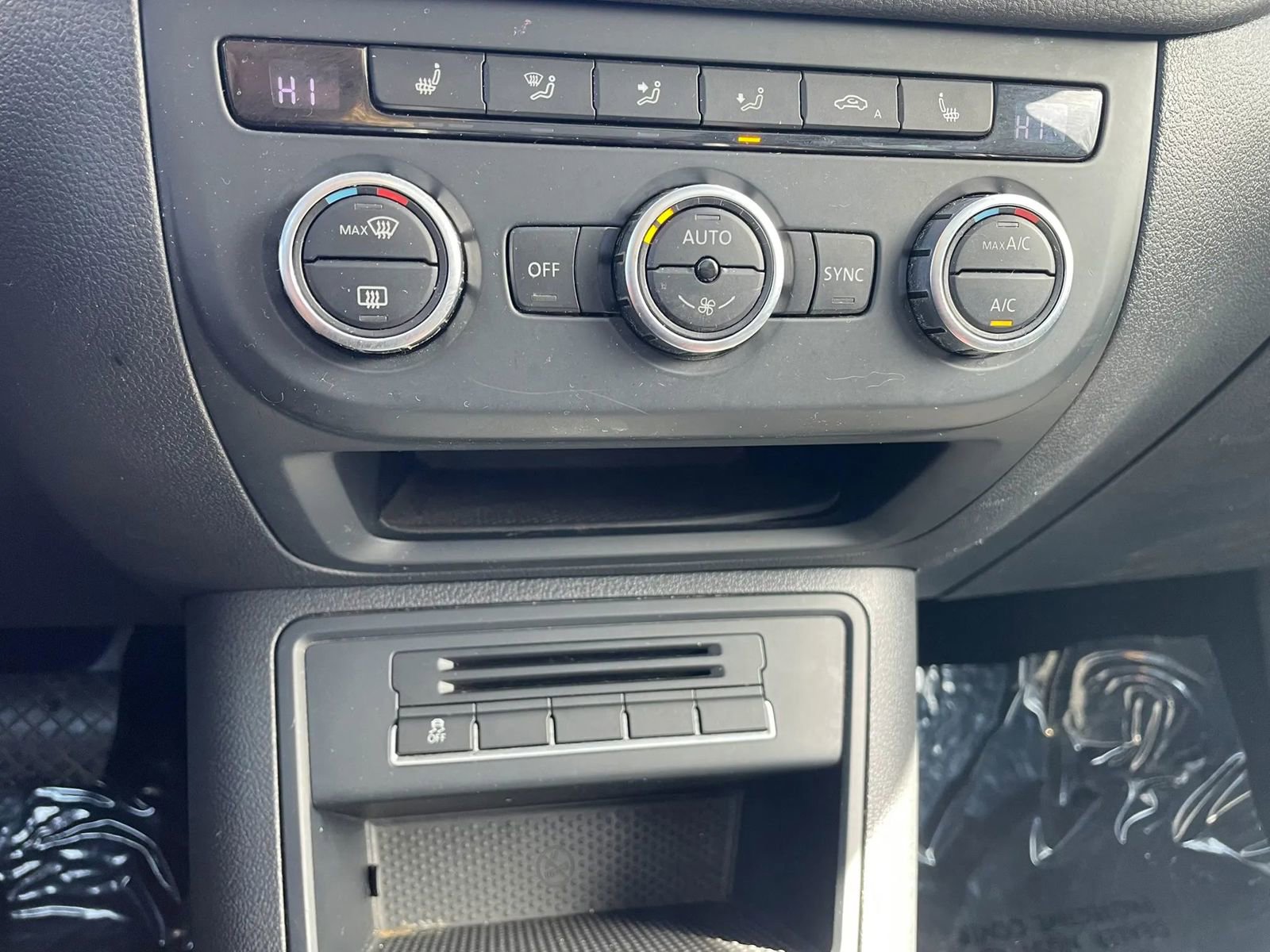 Used 2015 Volkswagen Tiguan SEL image 8