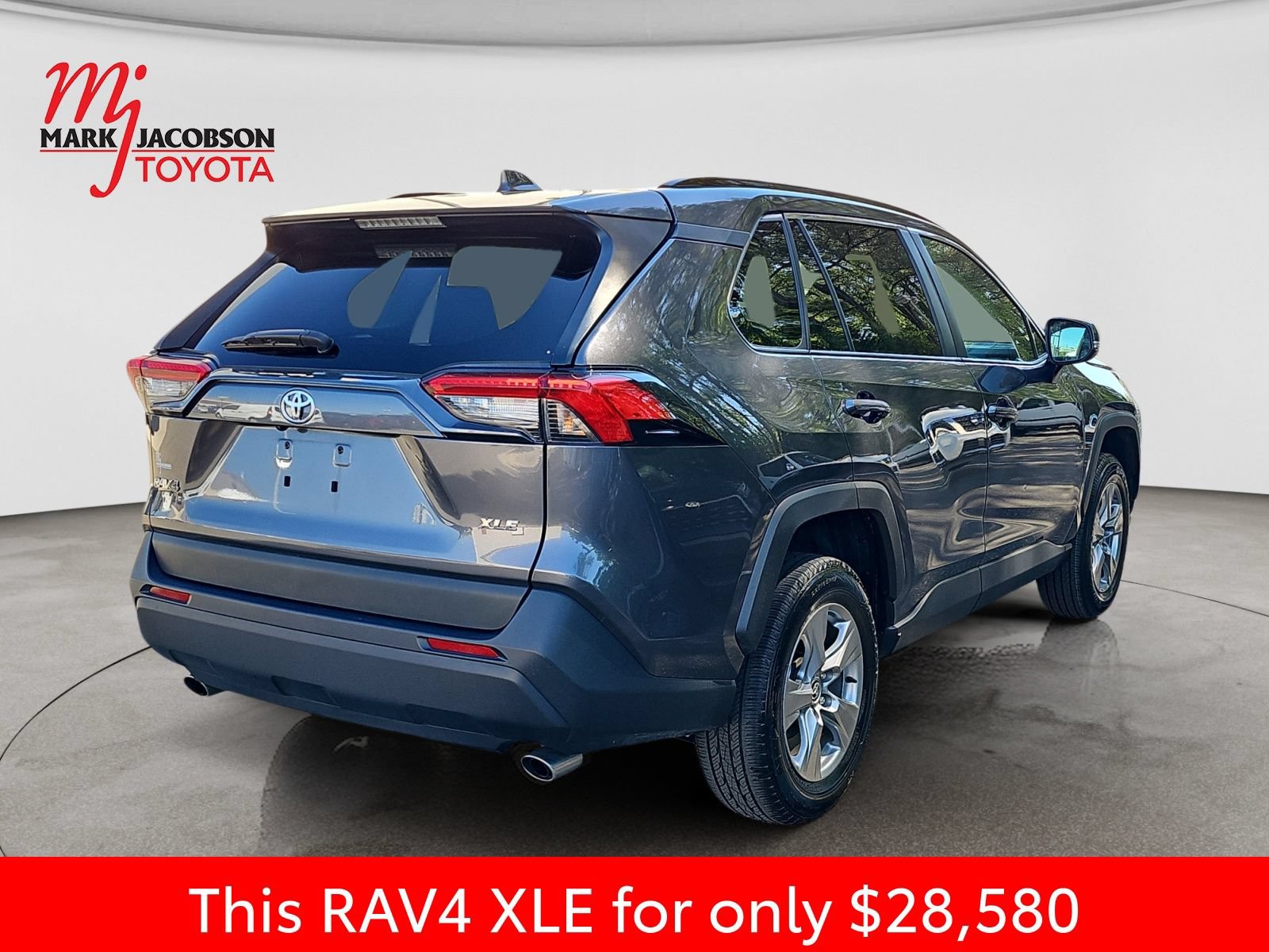 Used 2024 Toyota RAV4 XLE FWD image 9