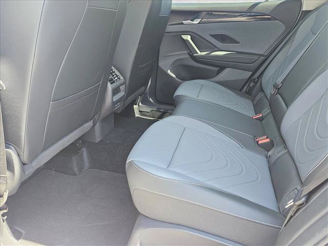 Certified 2025 Volkswagen Tiguan SE FWD image 17