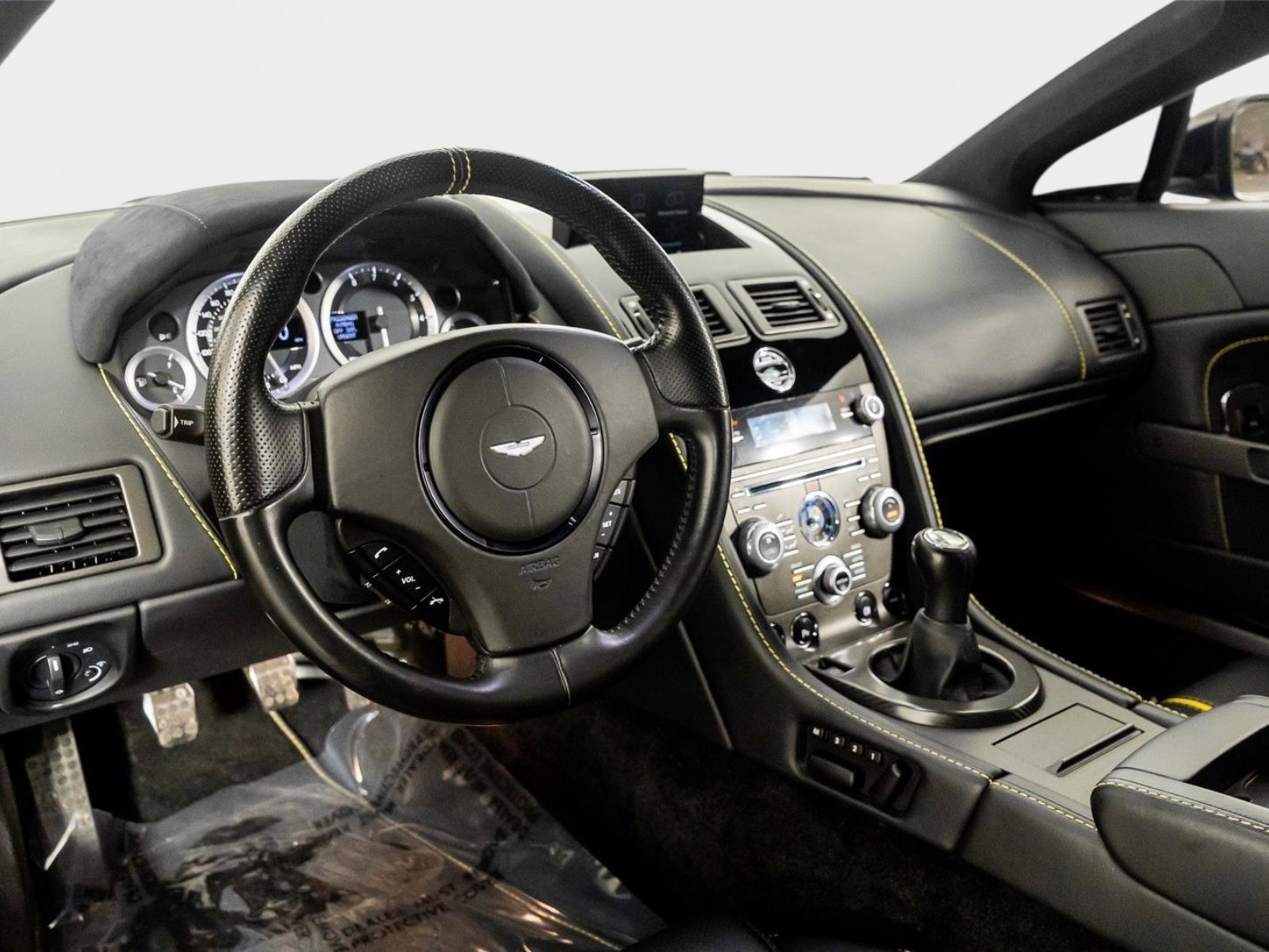 Used 2015 Aston Martin V8 Vantage GT image 2