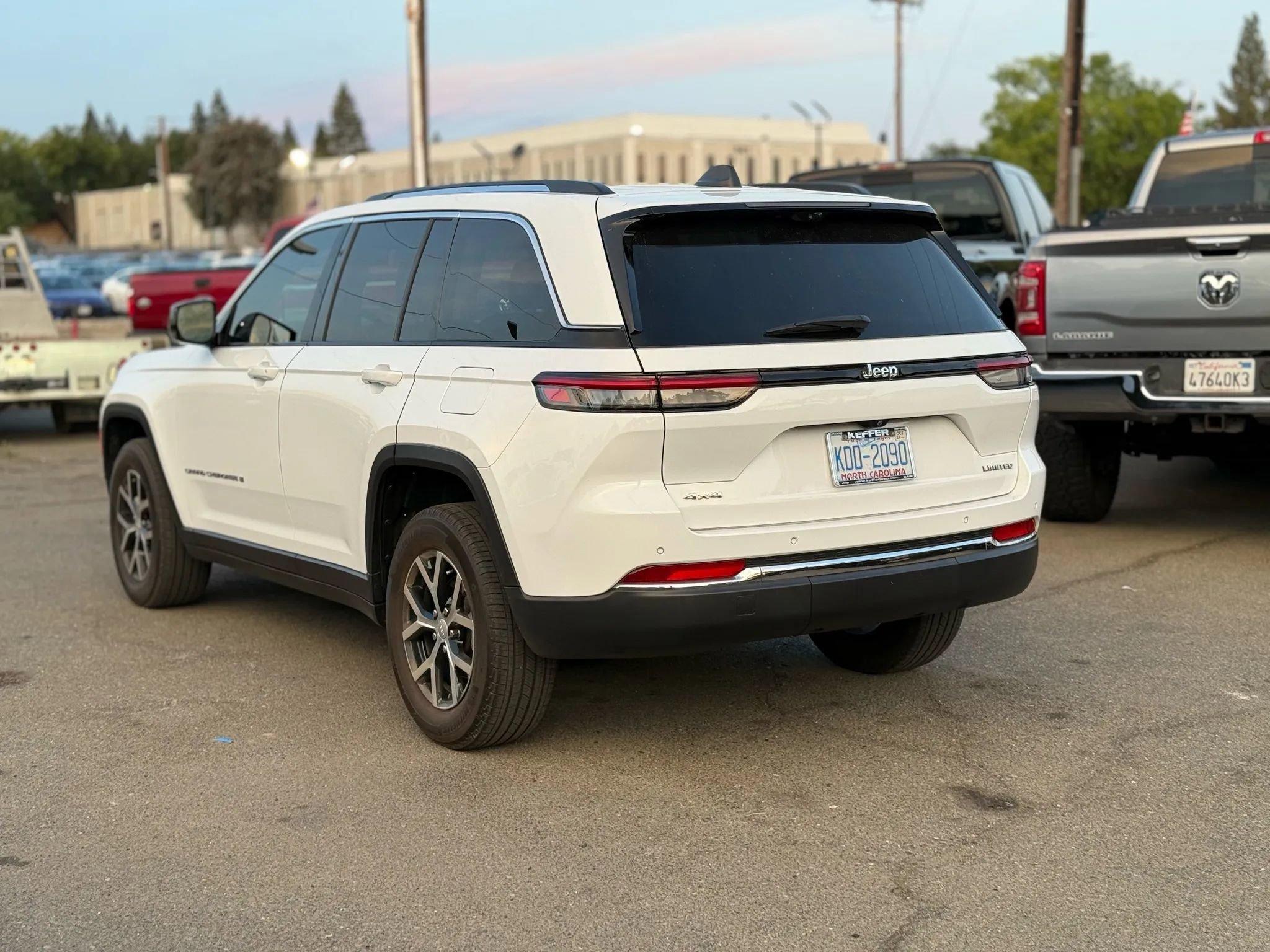 Used 2023 Jeep Grand Cherokee Limited w/ Luxury Tech Group II image 5