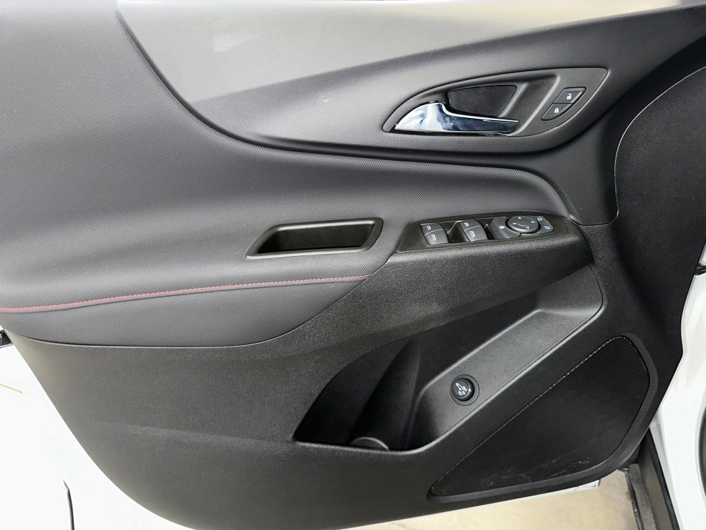 Certified 2022 Chevrolet Equinox RS w/ LPO, Floor Liner Package image 4