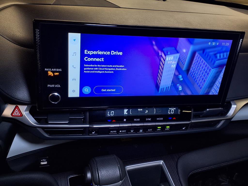 Used 2025 Toyota Sienna XLE image 23