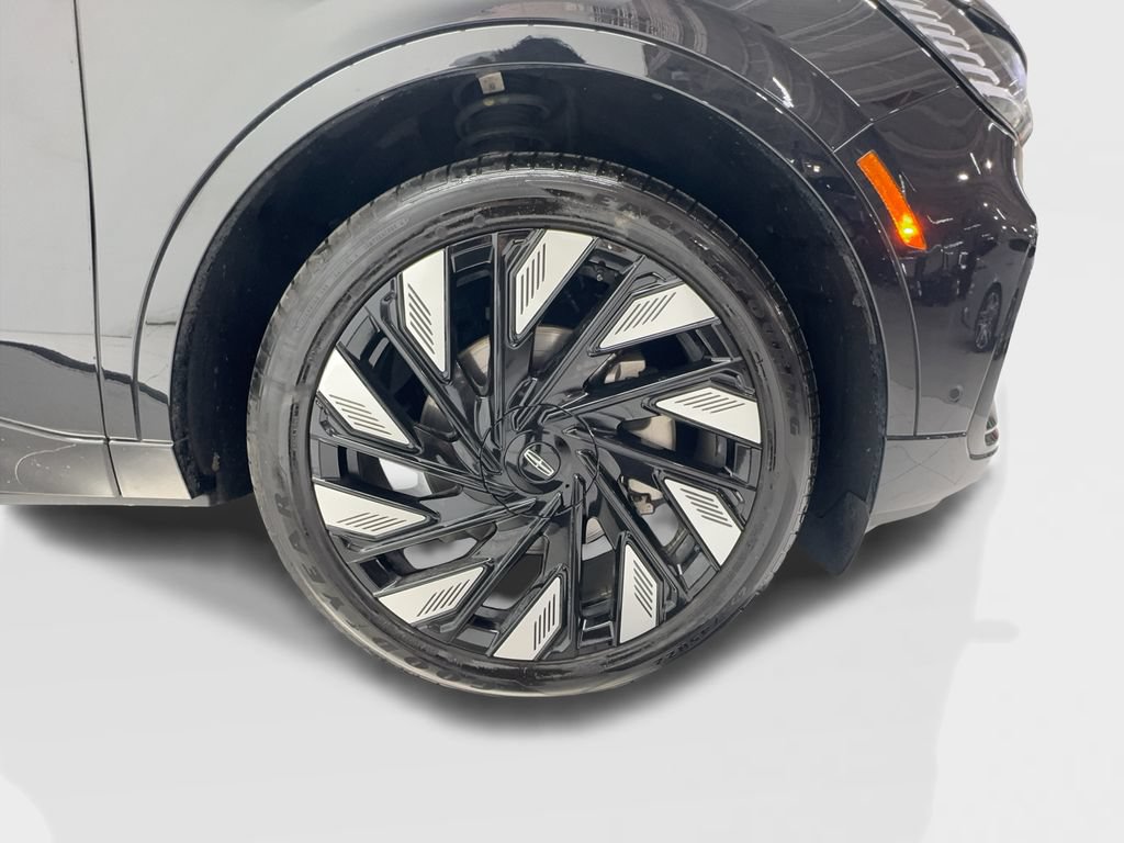 Used 2024 Lincoln Nautilus Reserve w/ Equipment Group 203A AWD/4WD image 13