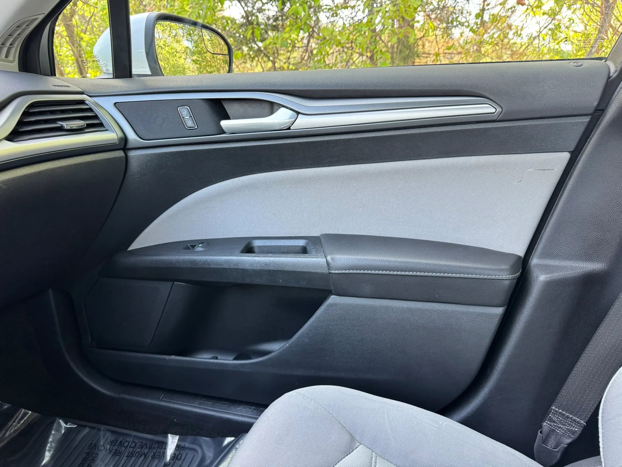 Used 2015 Ford Fusion S image 8