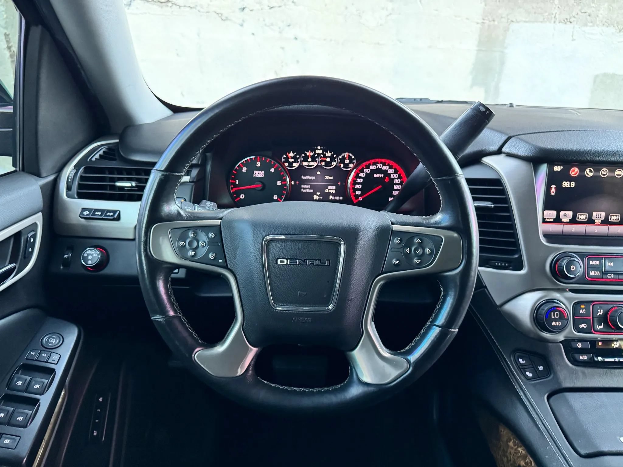 Used 2016 GMC Yukon Denali w/ Open Road Package RWD image 31