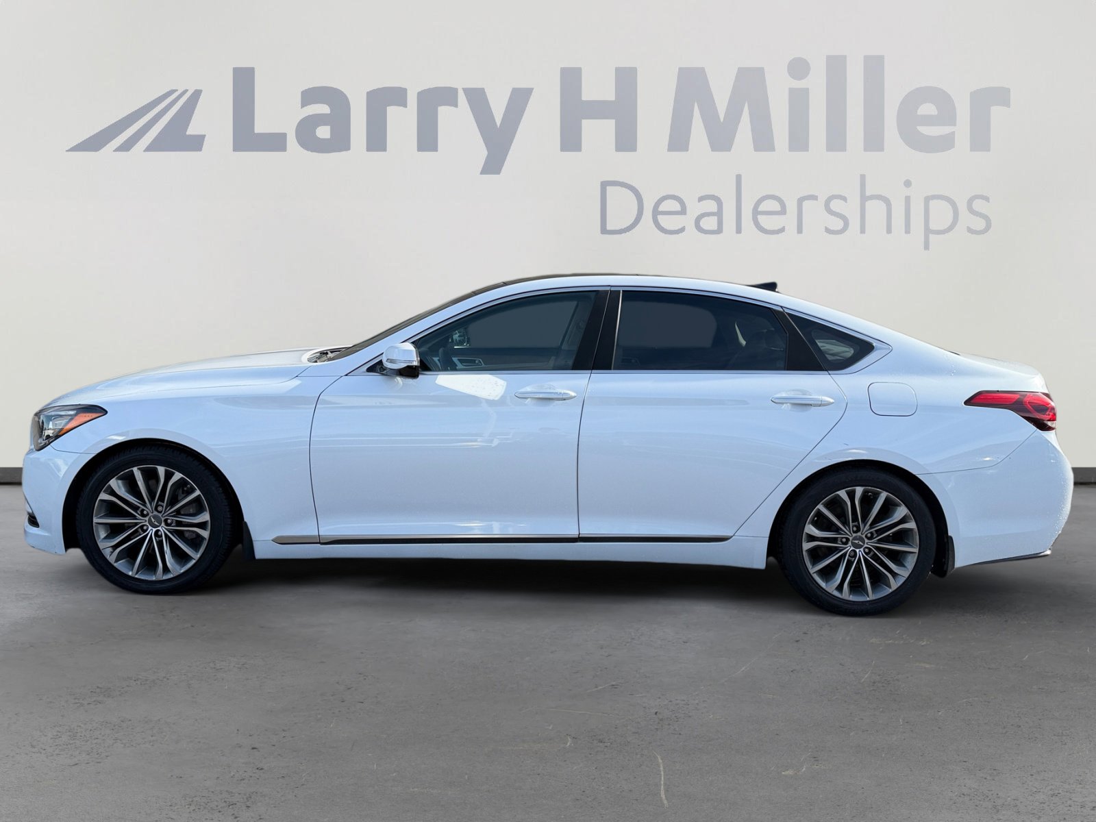Used 2015 Hyundai Genesis 3.8 w/ Option Group 04 image 2